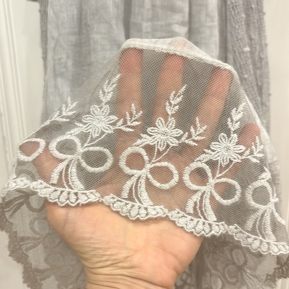 Ultra comfortable light grey cotton and lace dress - Picture 6 of 8